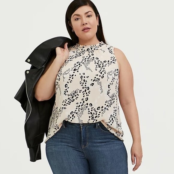 NWT Torrid 0 Large Leopard Pink Unlined Georgette Mock Neck Tank - Picture 2 of 10